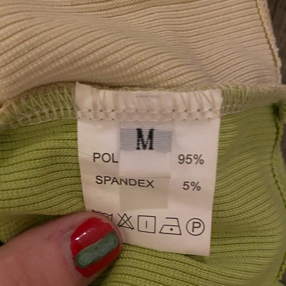 Two toned tie up top! 💚 - Picture 5 of 5